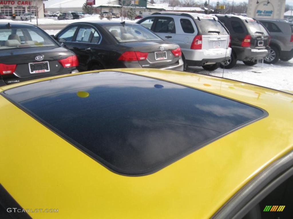 2005 Cavalier Coupe - Rally Yellow / Graphite Gray photo #7