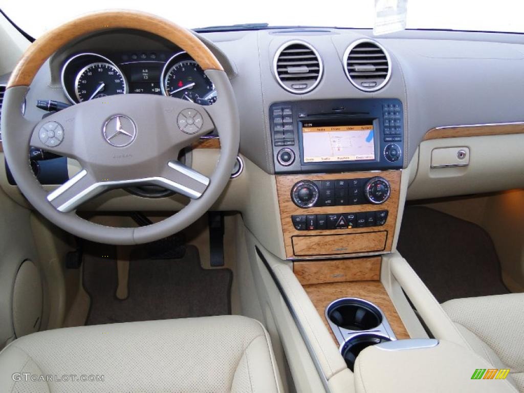 2011 Mercedes-Benz GL 550 4Matic Cashmere Dashboard Photo #45786150