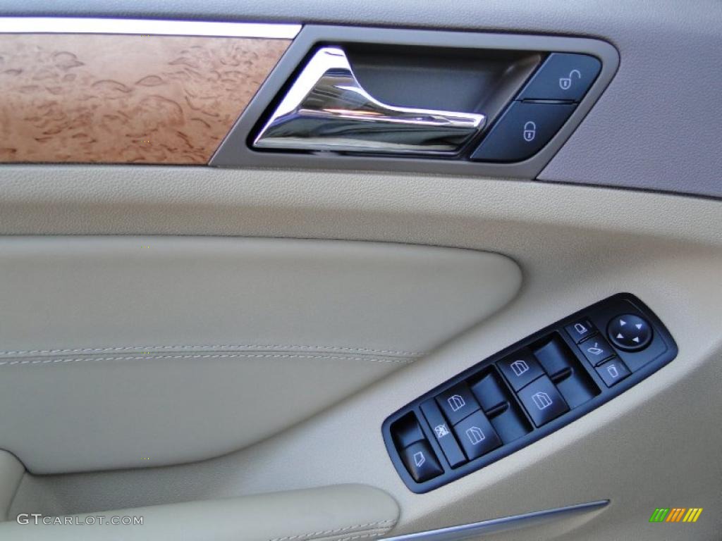 2011 Mercedes-Benz GL 550 4Matic Controls Photo #45786570