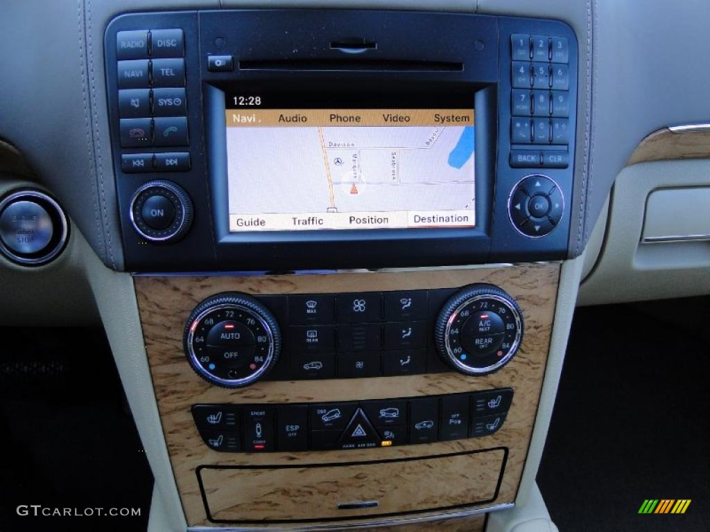 2011 Mercedes-Benz GL 550 4Matic Controls Photo #45786606