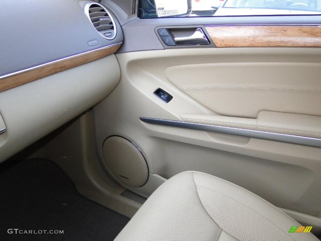 Cashmere Interior 2011 Mercedes-Benz GL 550 4Matic Photo #45786622