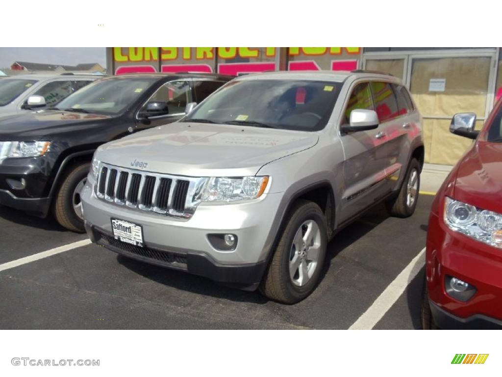 2011 Grand Cherokee Laredo X Package 4x4 - Bright Silver Metallic / Black photo #1