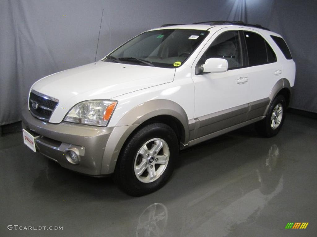 2004 Sorento EX 4WD - Clear White / Beige photo #1