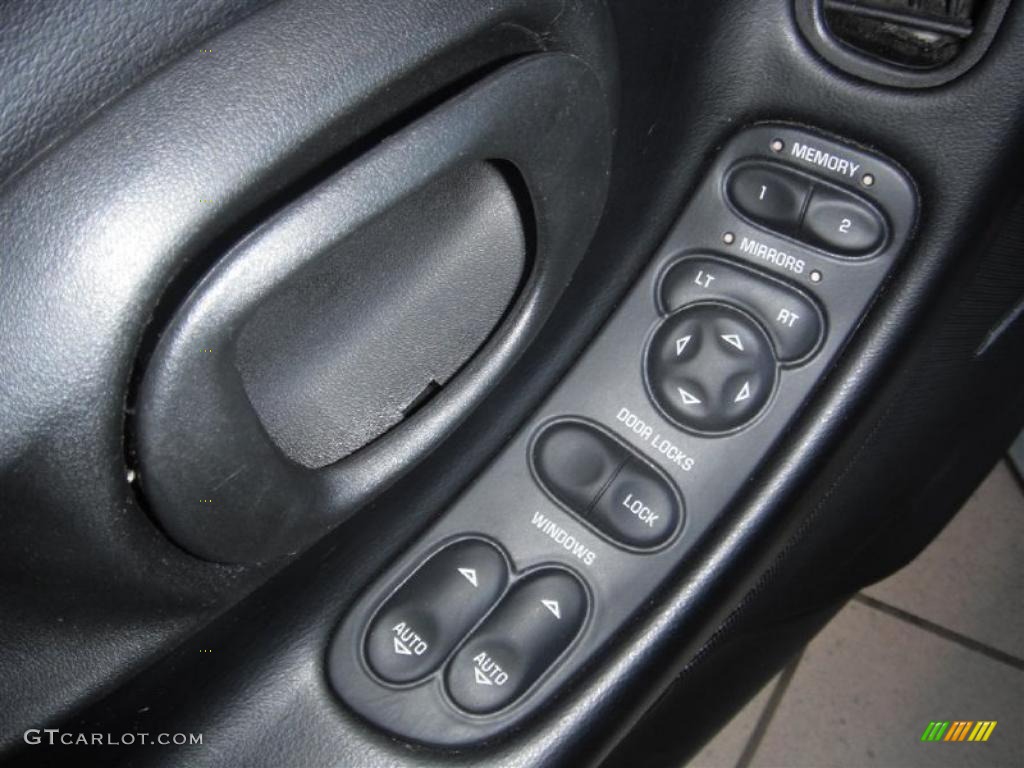 2001 Chevrolet Corvette Convertible Controls Photo #45797811