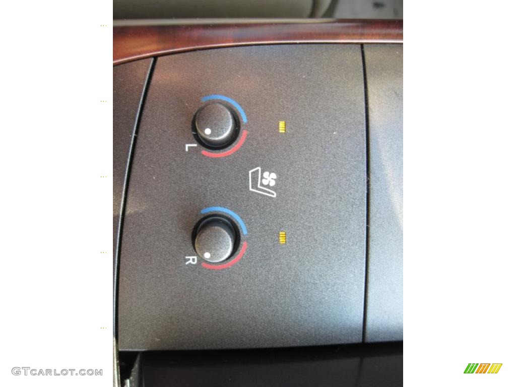 2011 Toyota Avalon Limited Controls Photo #45800620