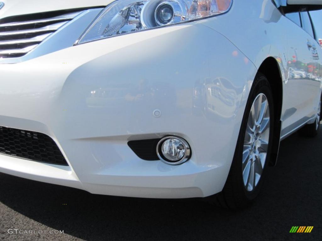 2011 Sienna Limited - Blizzard White Pearl / Light Gray photo #9