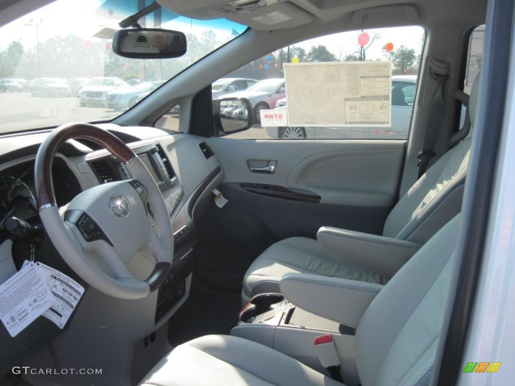 2011 Sienna Limited - Blizzard White Pearl / Light Gray photo #11