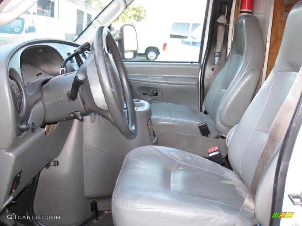 Medium Flint Interior 2005 Ford E Series Cutaway E350 Commercial Moving Truck Photo #45803245