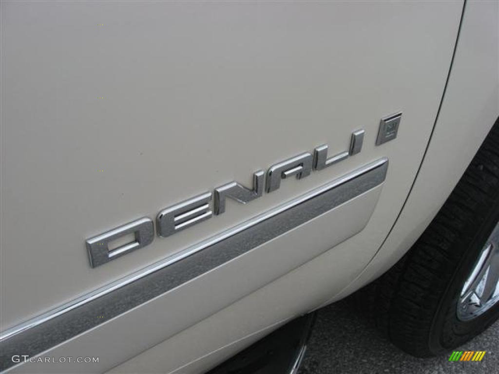 2009 GMC Yukon XL Denali AWD Marks and Logos Photos
