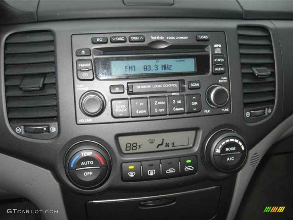 2006 Kia Optima EX V6 Controls Photo #45806905