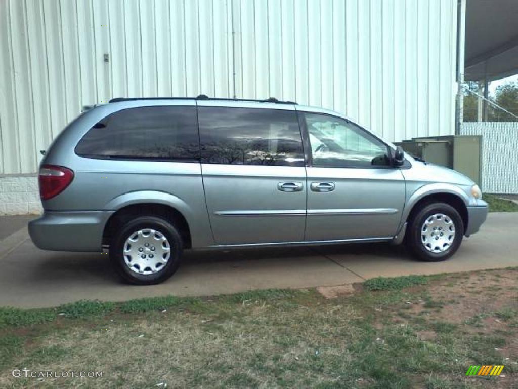 2003 Town & Country LX - Butane Blue Pearl / Gray photo #17