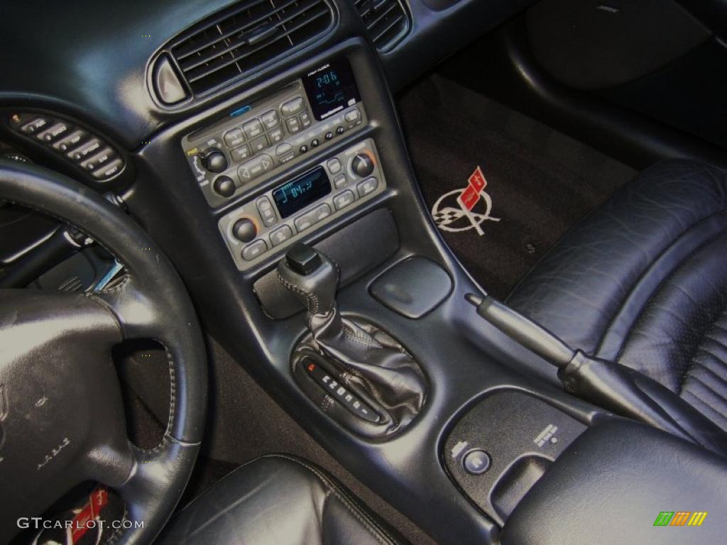 2003 Chevrolet Corvette Coupe Controls Photo #45811669