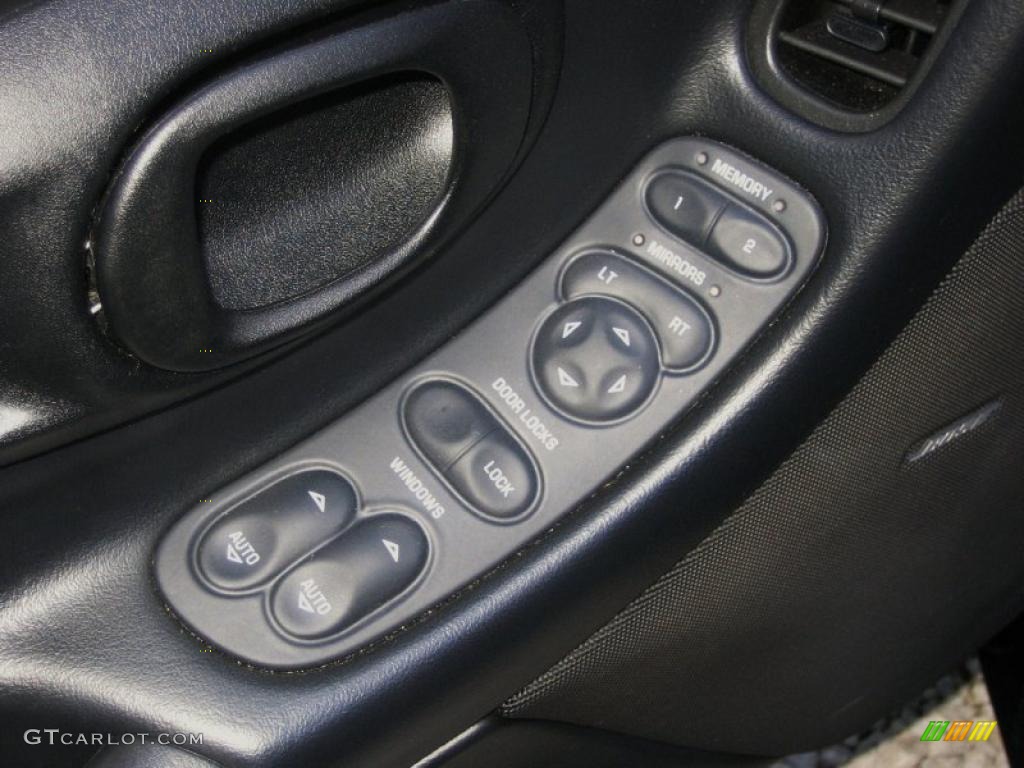 2003 Chevrolet Corvette Coupe Controls Photo #45811685