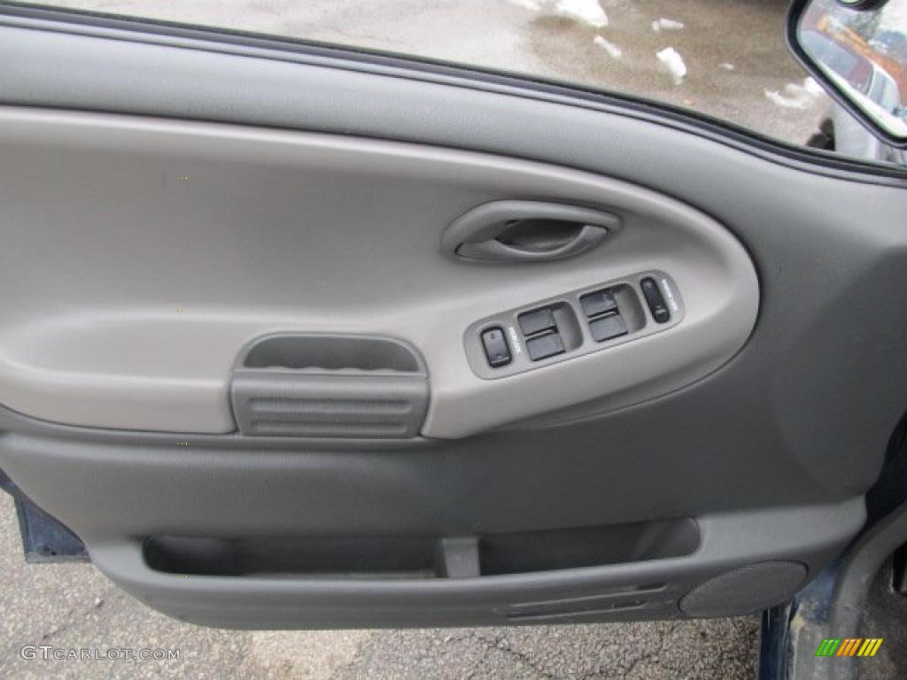 2004 Chevrolet Tracker ZR2 4WD Medium Gray Door Panel Photo #45812749
