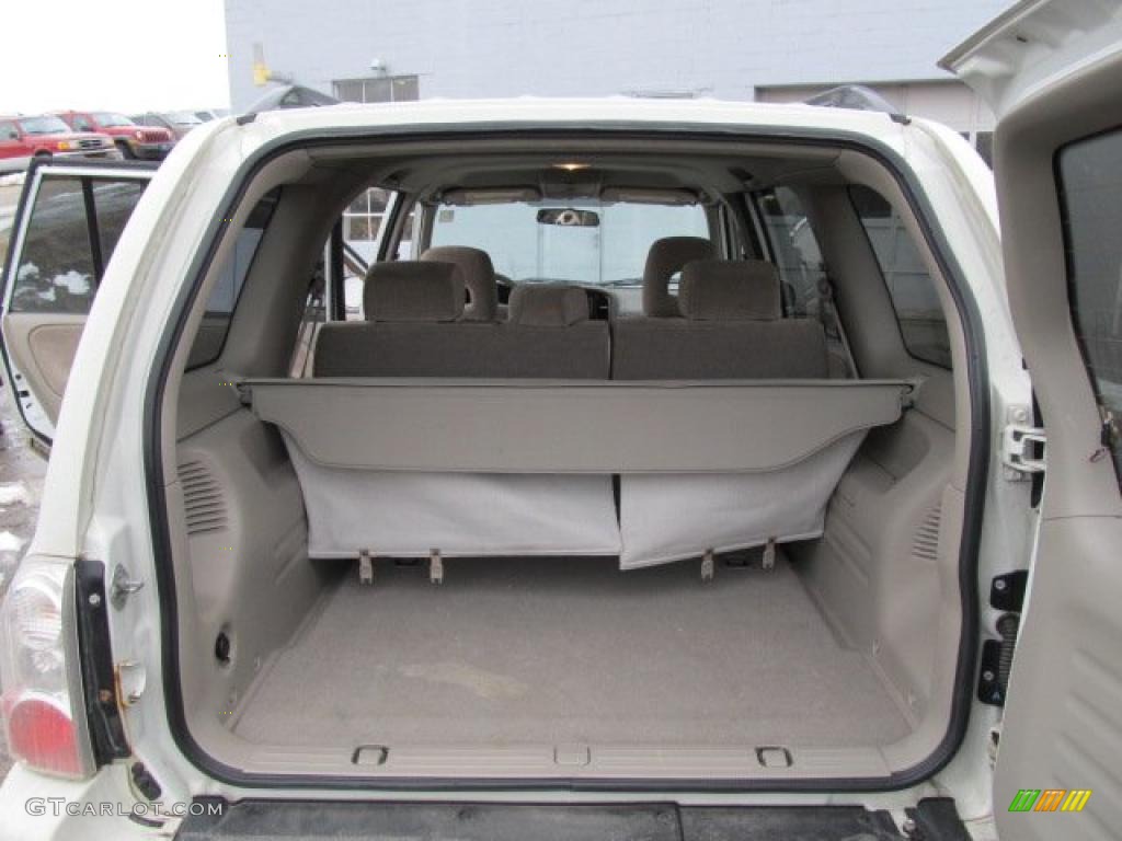 2005 Suzuki XL7 LX 4WD Trunk Photos
