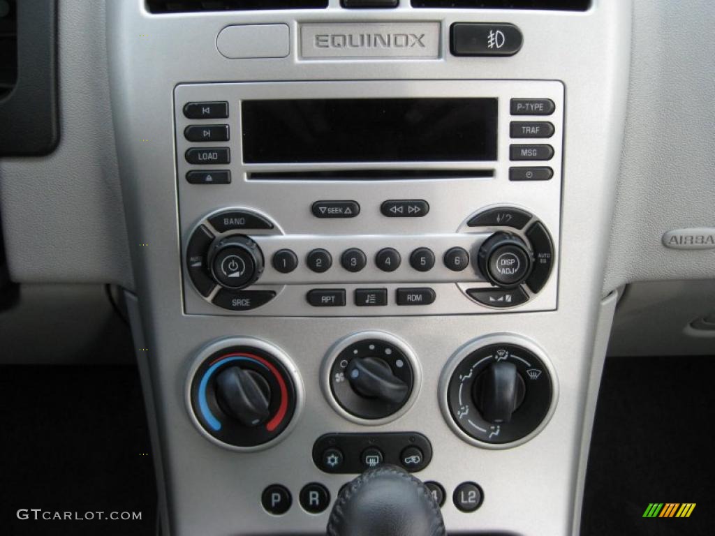 2005 Chevrolet Equinox LT Controls Photo #45814117