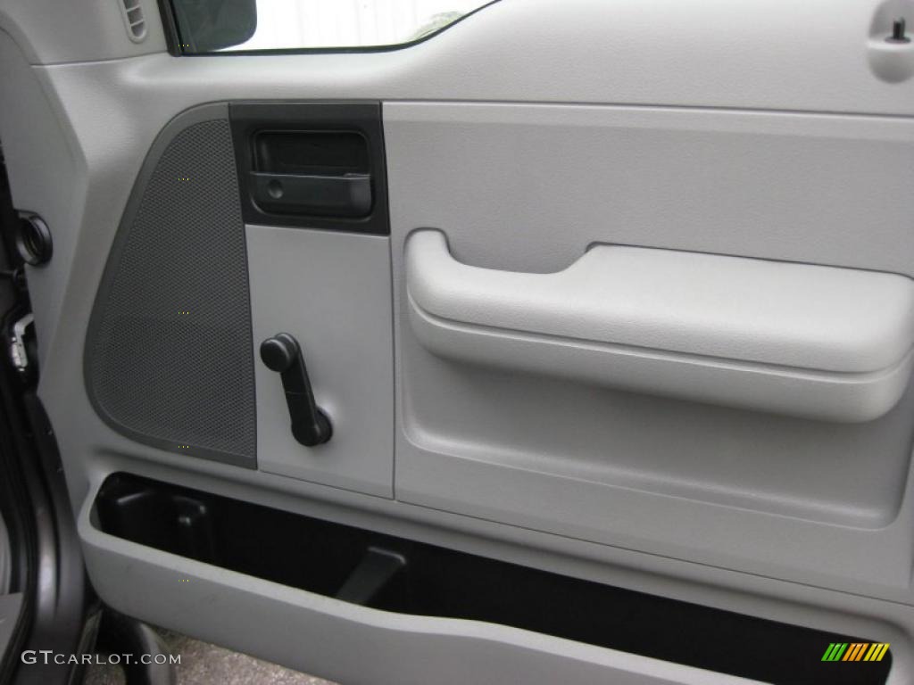 2004 F150 STX SuperCab 4x4 - Dark Shadow Grey Metallic / Black/Medium Flint photo #22