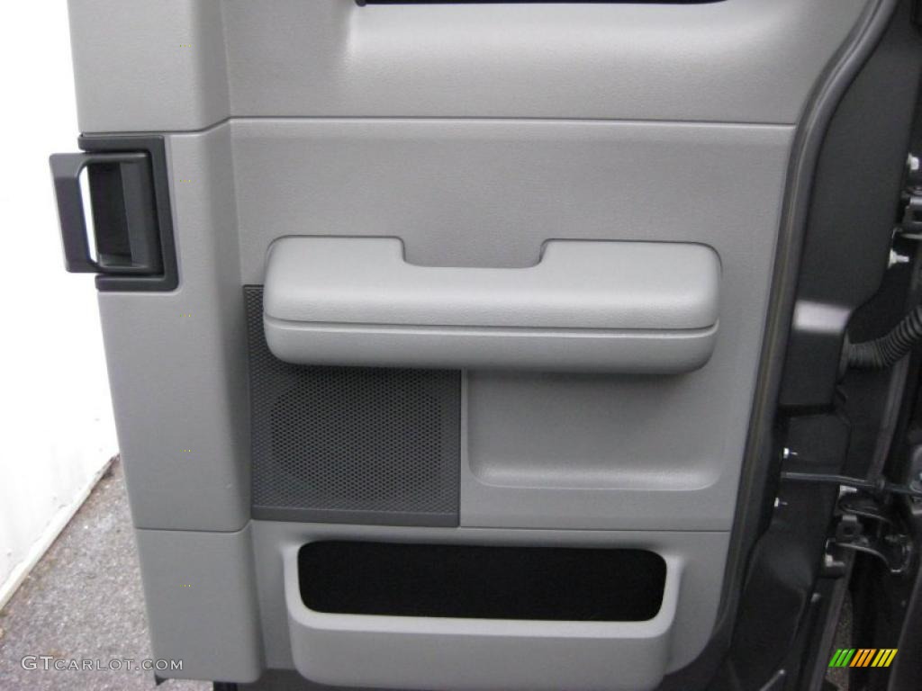 2004 F150 STX SuperCab 4x4 - Dark Shadow Grey Metallic / Black/Medium Flint photo #25