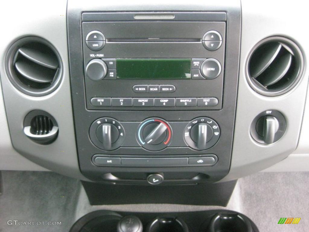 2004 Ford F150 STX SuperCab 4x4 Controls Photo #45814553