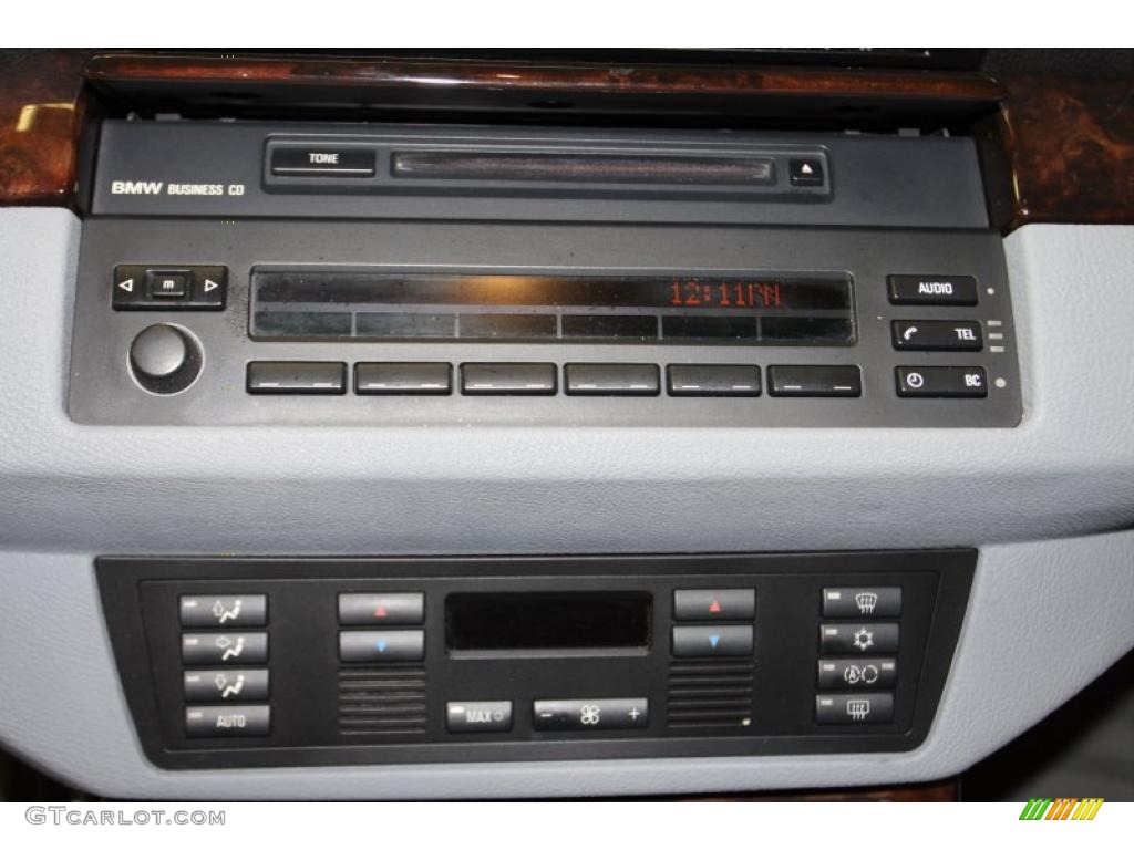 2002 BMW X5 4.4i Controls Photo #45815057