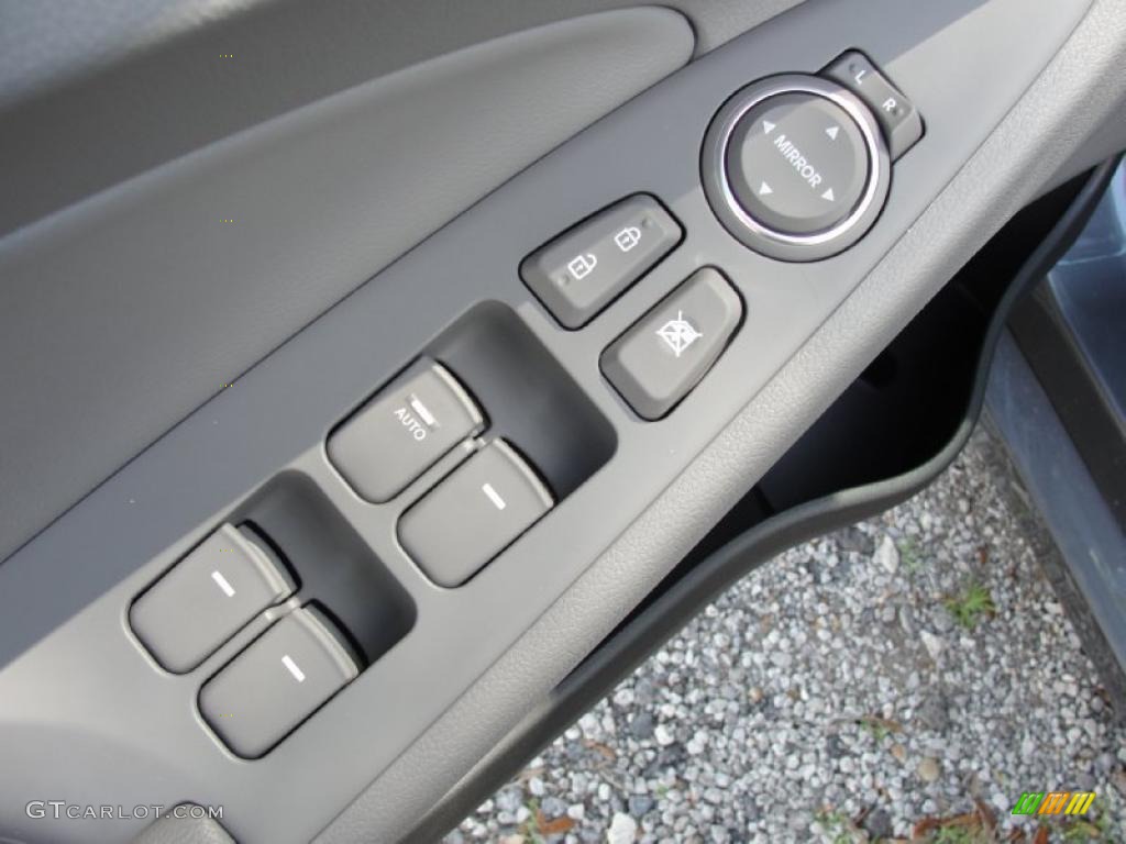 2011 Hyundai Sonata SE 2.0T Controls Photo #45815129