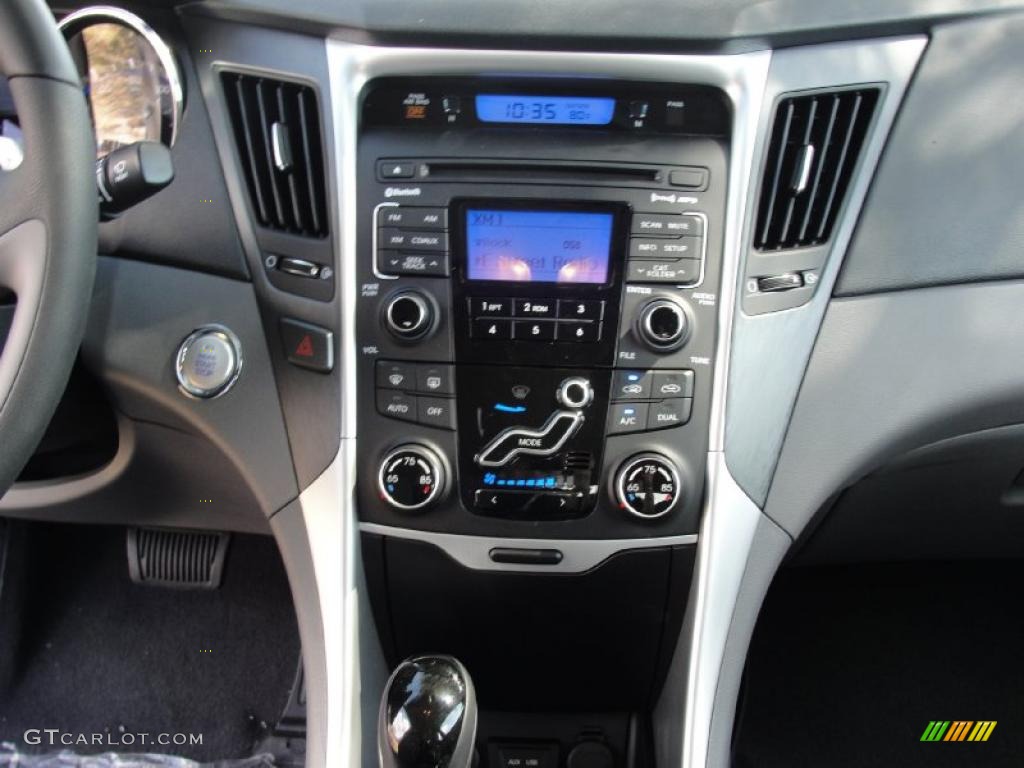 2011 Hyundai Sonata SE 2.0T Controls Photo #45815185