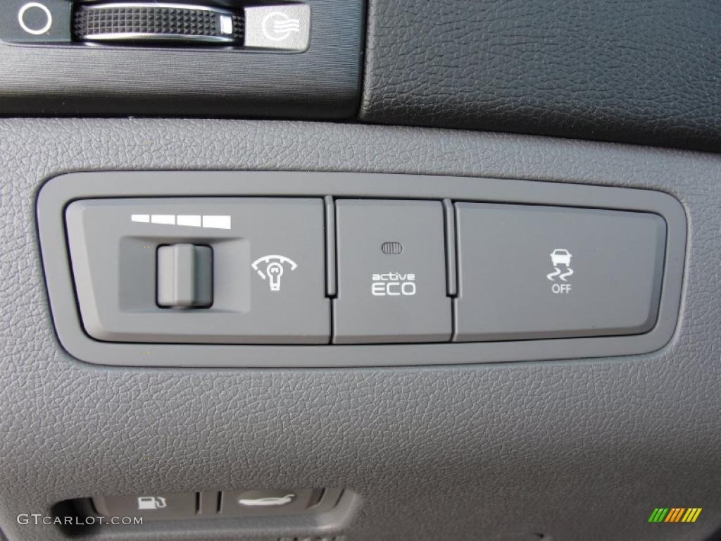 2011 Hyundai Sonata SE 2.0T Controls Photo #45815397