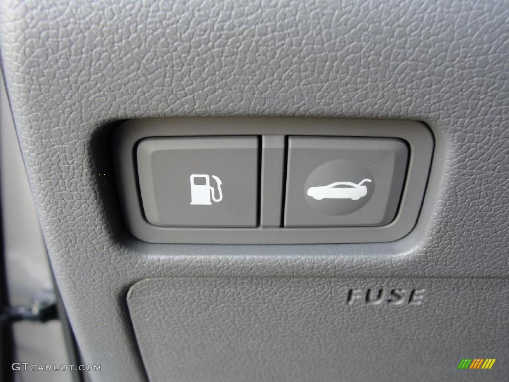 2011 Hyundai Sonata SE 2.0T Controls Photo #45815405