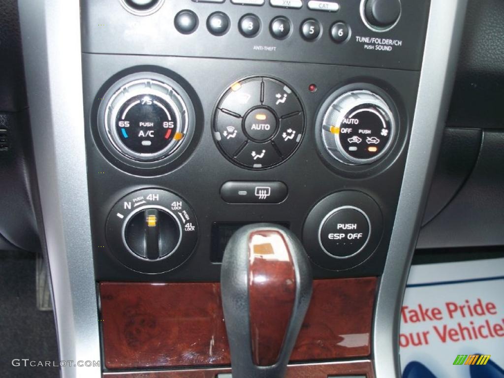 2007 Suzuki Grand Vitara Luxury 4x4 Controls Photo #45819370
