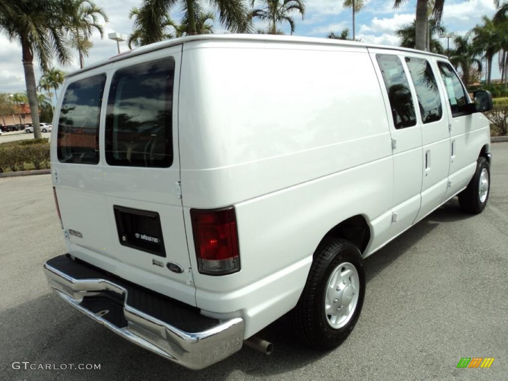 Oxford White 2009 Ford E Series Van E150 Cargo Exterior Photo #45819751