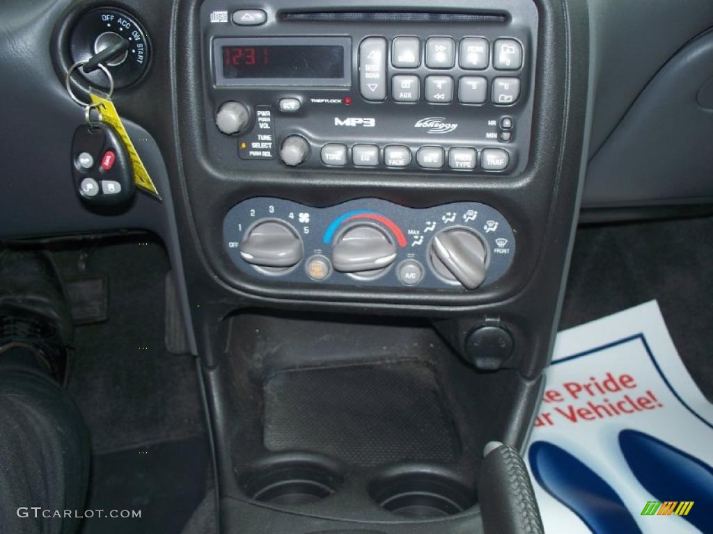 2005 Pontiac Grand Am GT Coupe Controls Photo #45819819