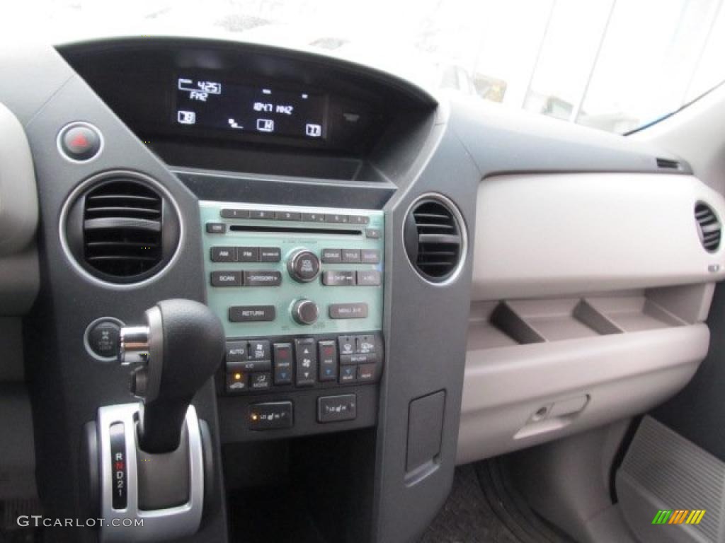 2011 Honda Pilot EX-L 4WD Controls Photo #45820155
