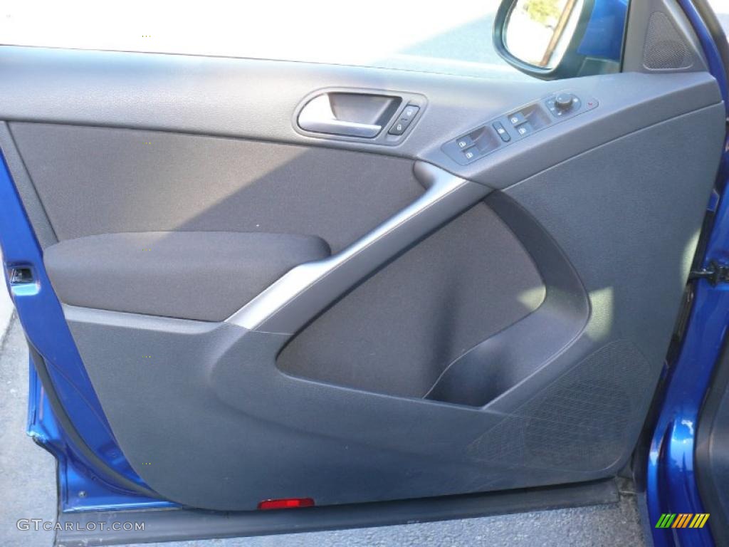 2009 Volkswagen Tiguan SE 4Motion Door Panel Photos