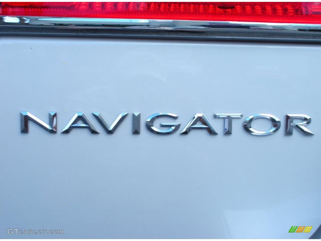 2011 Navigator 4x2 - White Platinum Tri-Coat / Charcoal Black photo #4