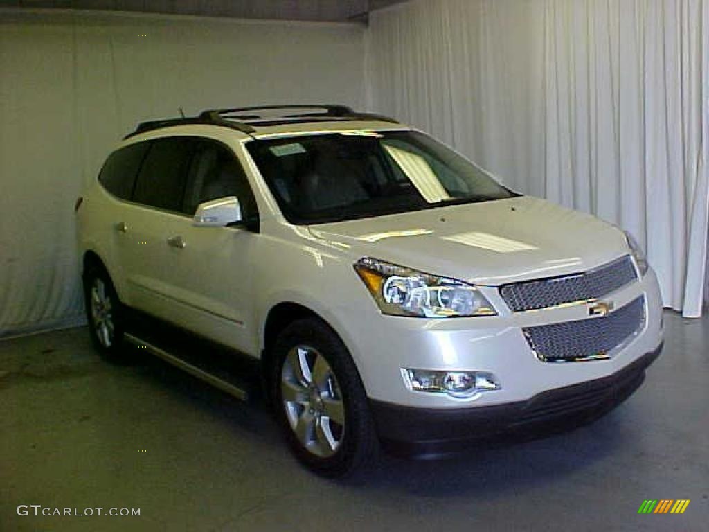 White Diamond Tricoat Chevrolet Traverse