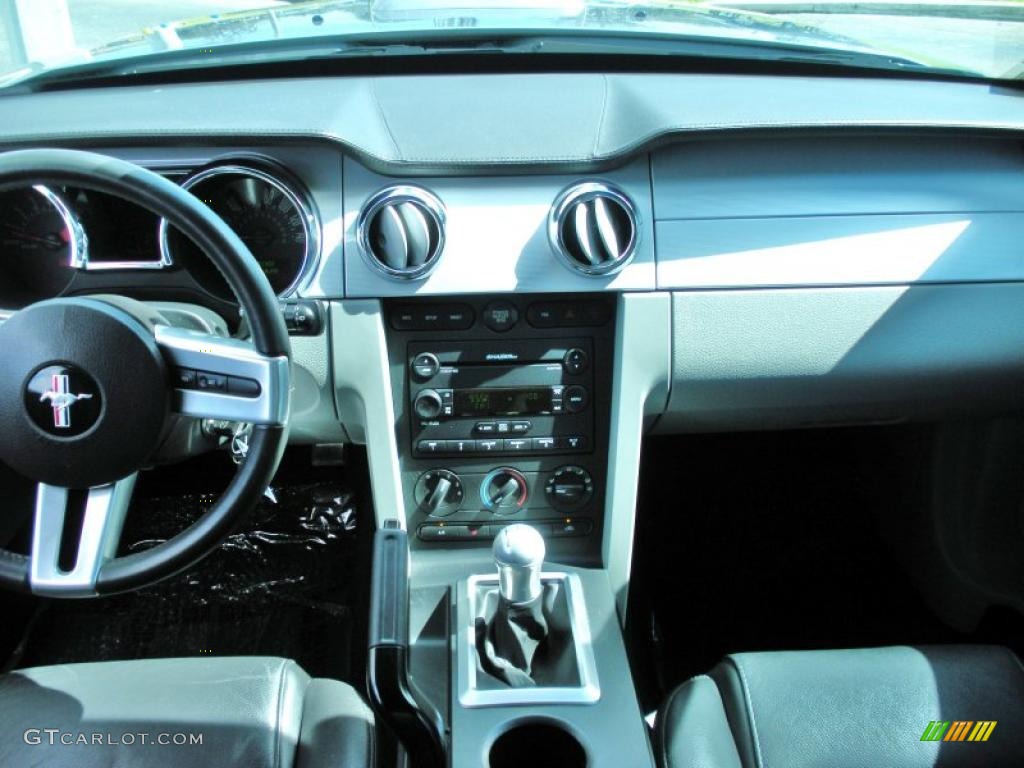 2007 Mustang GT Deluxe Coupe - Tungsten Grey Metallic / Dark Charcoal photo #17