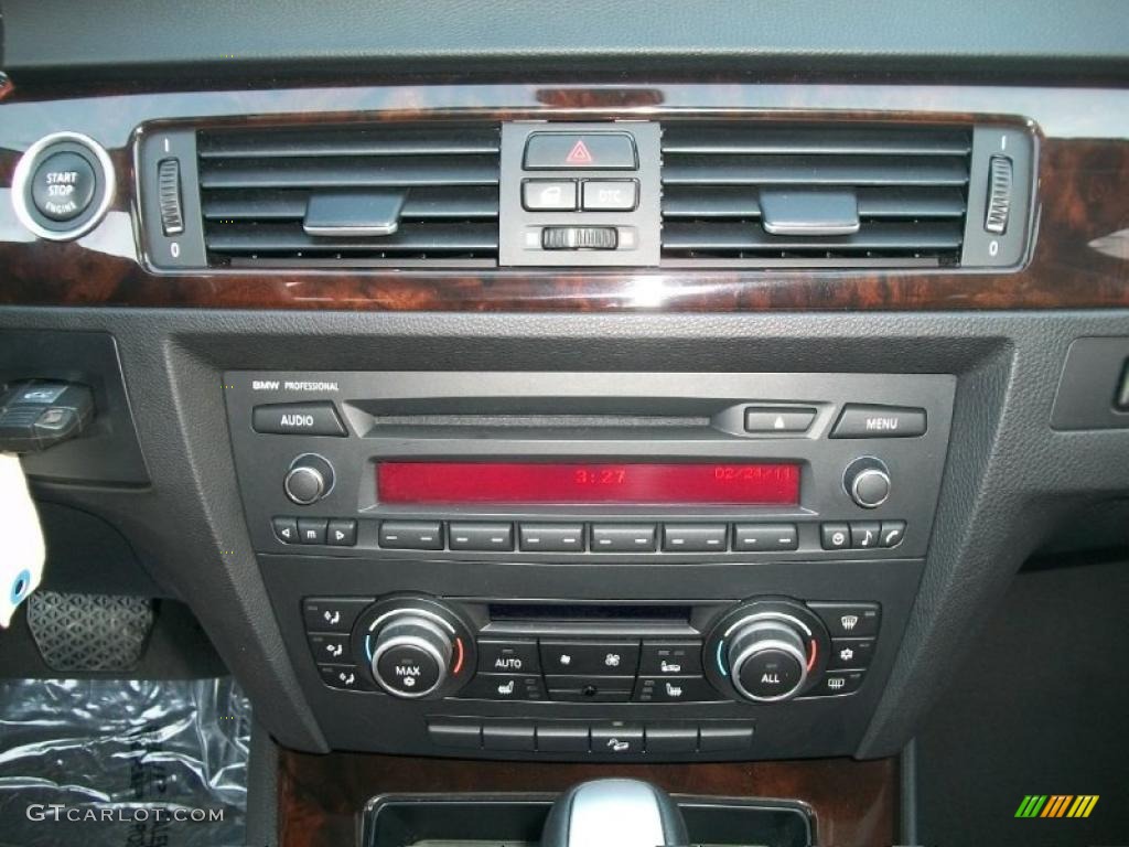2011 BMW 3 Series 328i xDrive Sedan Controls Photo #45827152