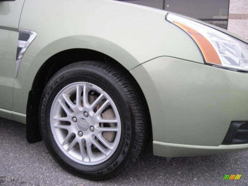 2008 Focus SE Sedan - Kiwi Green / Medium Stone photo #4