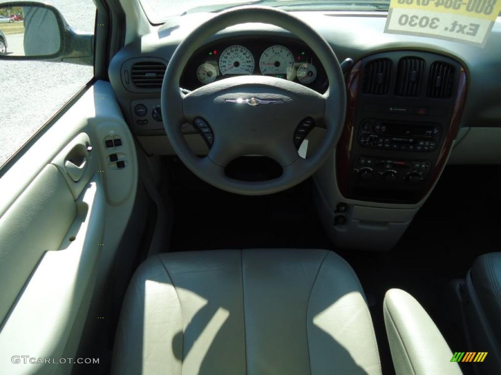 2006 Town & Country LX - Linen Gold Metallic / Dark Khaki/Light Graystone photo #8