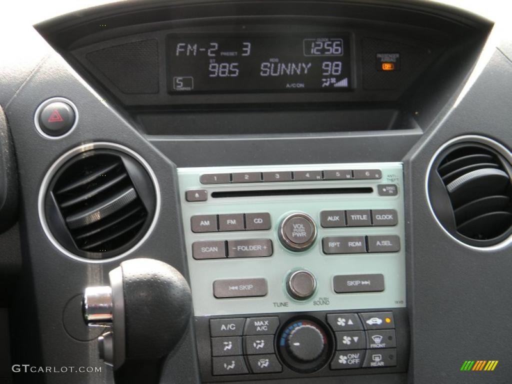 2010 Honda Pilot LX Controls Photo #45840636