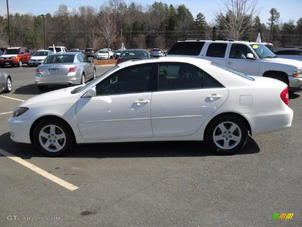 2004 Camry SE V6 - Super White / Taupe photo #2