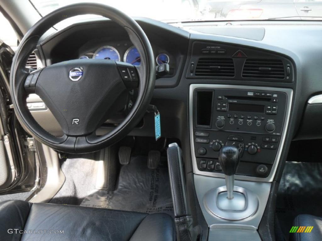 2005 Volvo S60 R AWD R Nordkap Black/Blue Metallic Dashboard Photo #45842556
