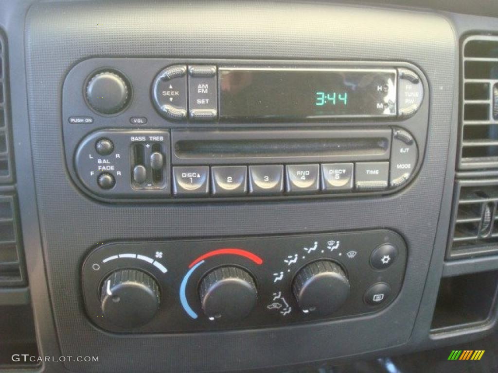 2004 Dodge Dakota Sport Quad Cab Controls Photo #45843560