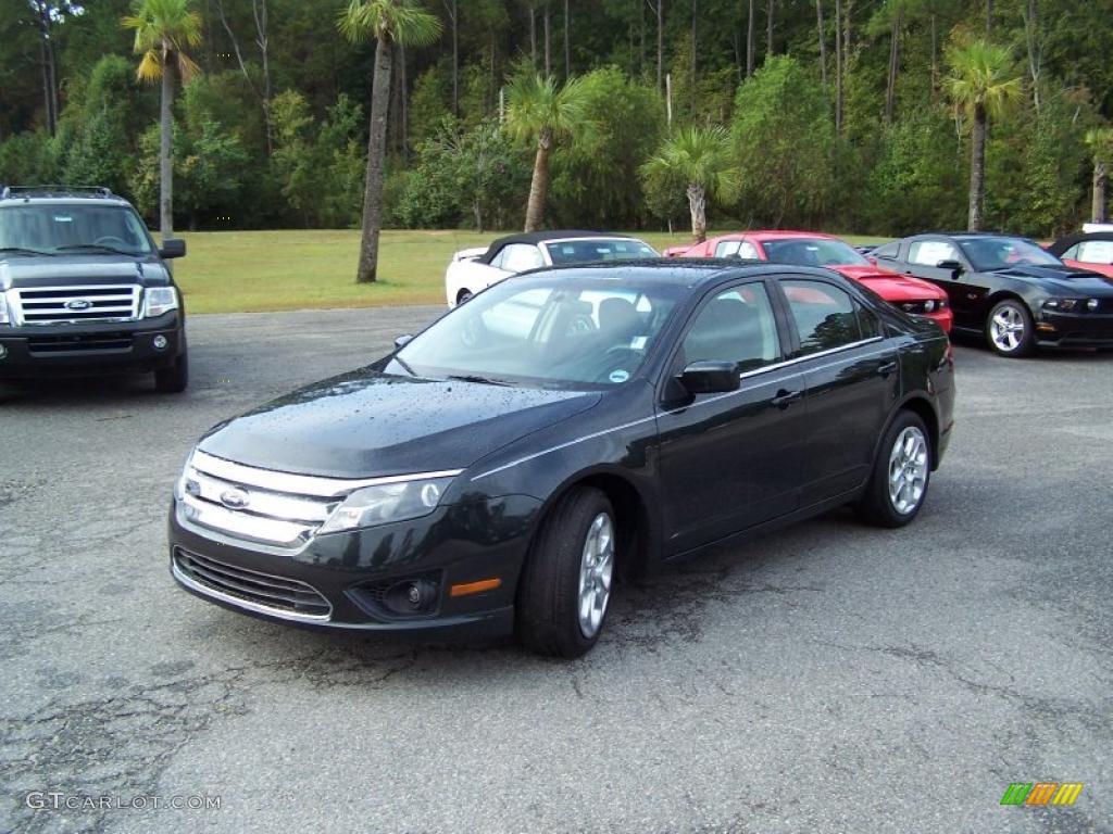 Atlantis Green Metallic Ford Fusion