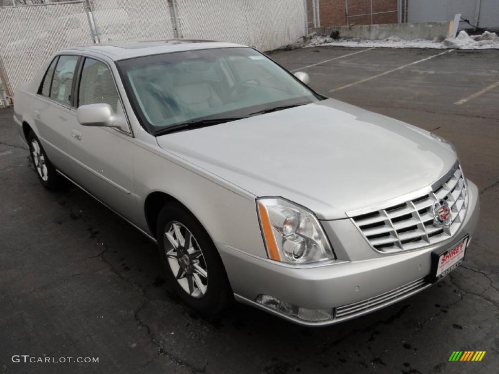 Radiant Silver Metallic 2011 Cadillac DTS Luxury Exterior Photo #45846916