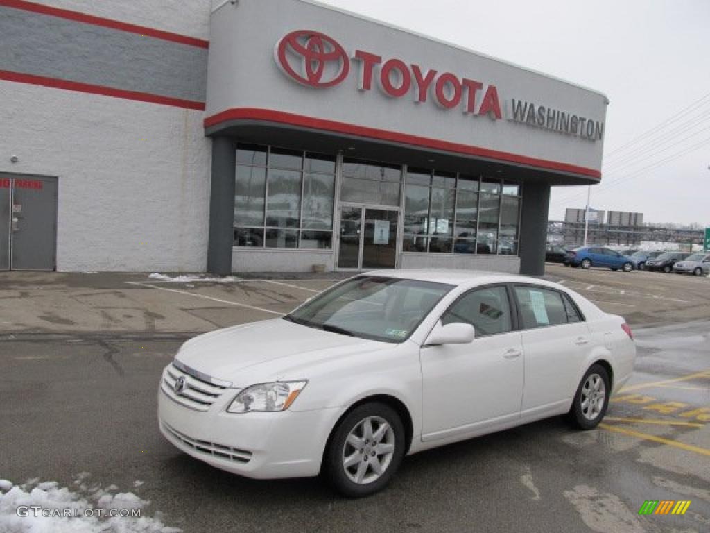 Blizzard White Pearl Toyota Avalon