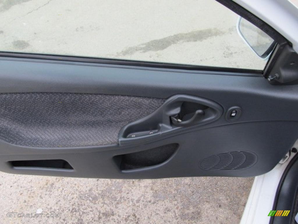 2004 Cavalier LS Sport Coupe - Summit White / Graphite photo #13