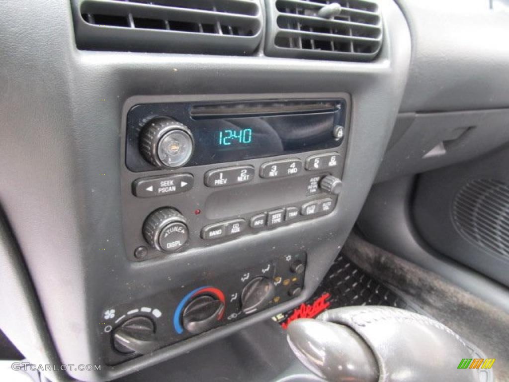 2004 Cavalier LS Sport Coupe - Summit White / Graphite photo #14