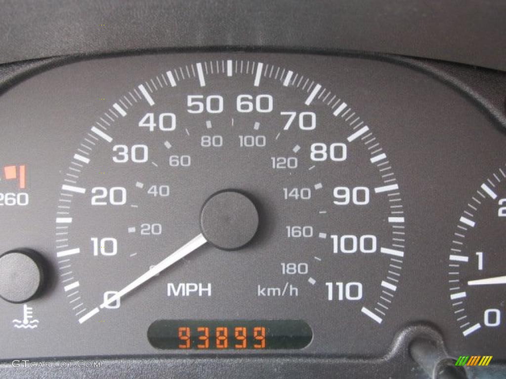 2004 Cavalier LS Sport Coupe - Summit White / Graphite photo #20