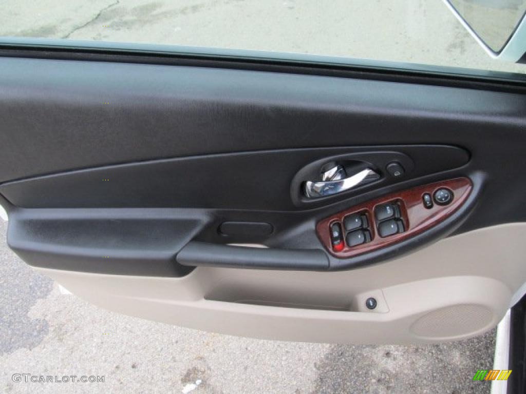 2006 Chevrolet Malibu Maxx LTZ Wagon Cashmere Beige Door Panel Photo #45850377